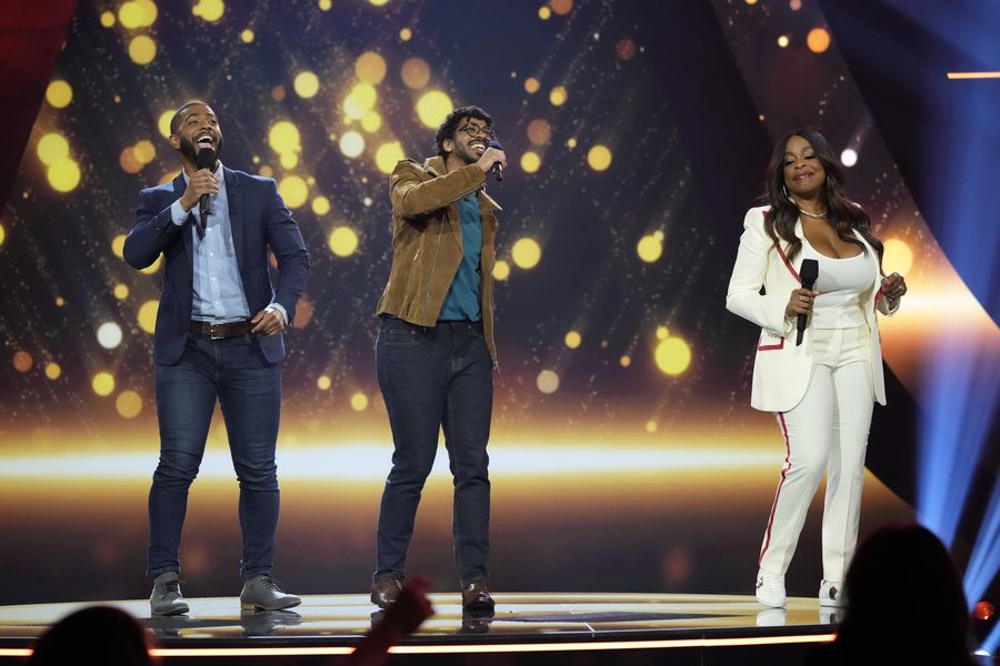Contestants on the Don't Forget the Lyrics stage