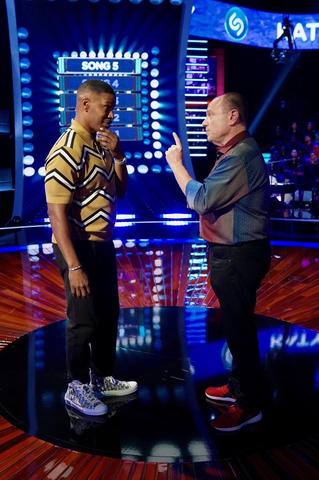 Jeff Apploff giving Jamie Foxx a note on the Beat Shazam stage